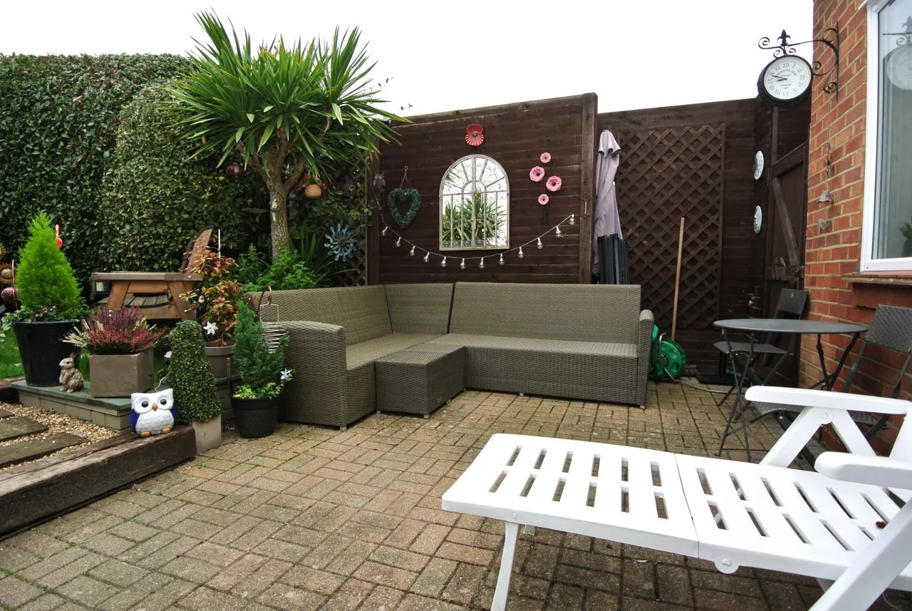 Elizabeth Avenue, Staines-Upon-Thames, Surrey, TW18 1JN, photo 5