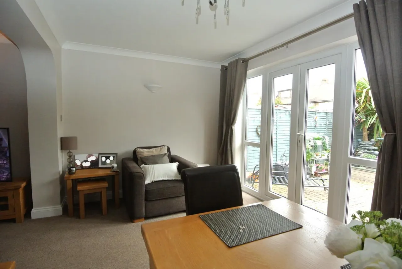 Elizabeth Avenue, Staines-Upon-Thames, Surrey, TW18 1JN, photo 9