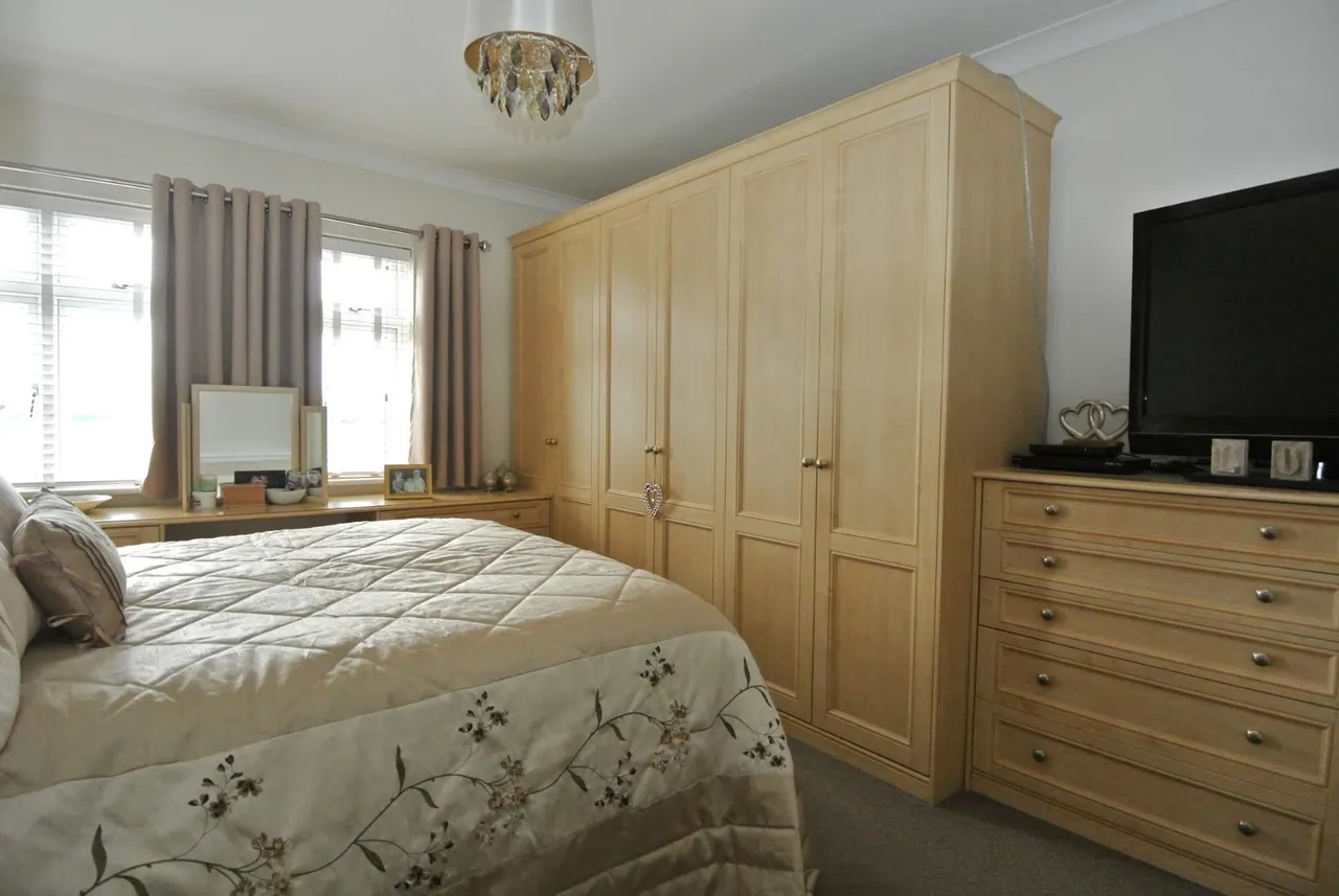 Elizabeth Avenue, Staines-Upon-Thames, Surrey, TW18 1JN, photo 11