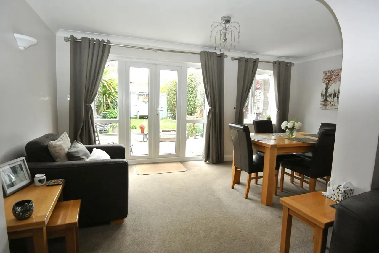 Elizabeth Avenue, Staines-Upon-Thames, Surrey, TW18 1JN, photo 3