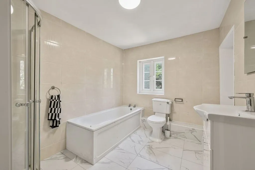 London Road, Wallington, SM6, photo 8