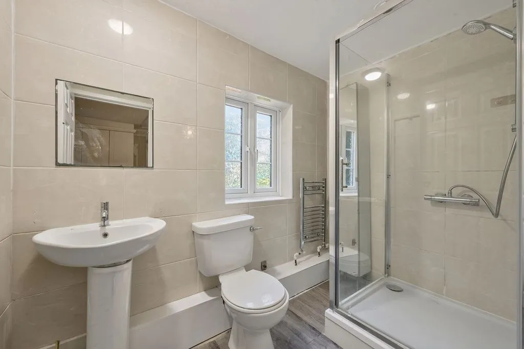 London Road, Wallington, SM6, photo 10