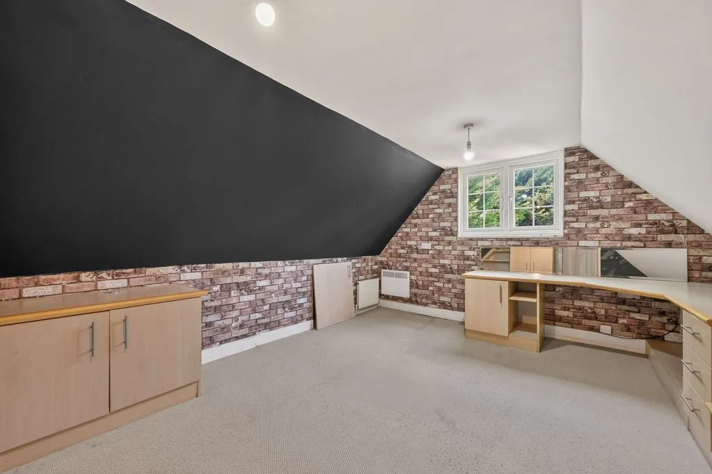 London Road, Wallington, SM6, photo 14