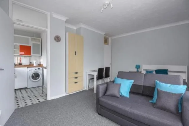 St. Johns Road, Newbury, RG14, photo 4