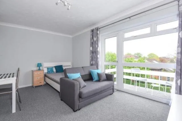 St. Johns Road, Newbury, RG14, photo 3