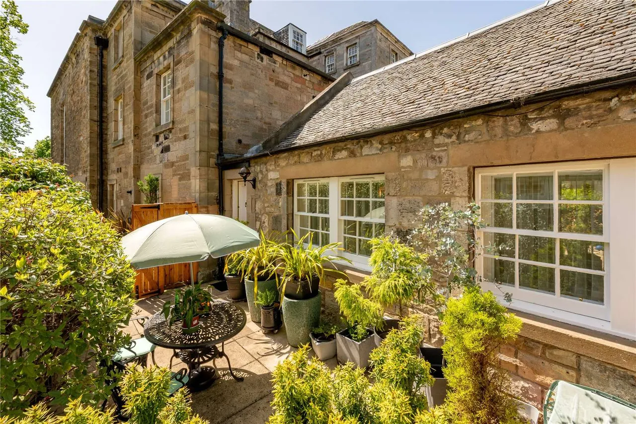 4 bed house for sale — 7 Inveresk Gate, Inveresk, Musselburgh, East Lothian, EH21 7TB