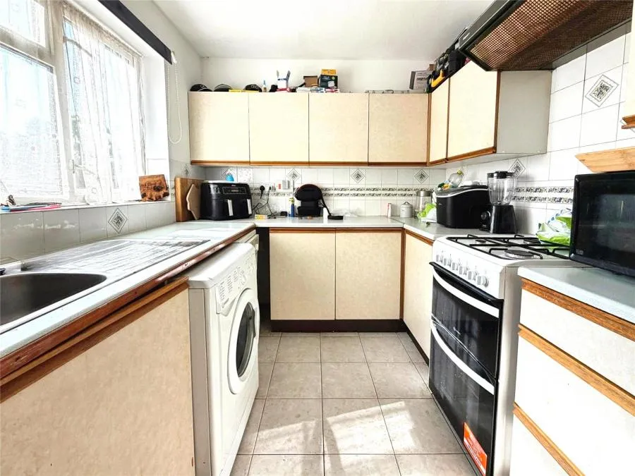 Tanglewood Close, Uxbridge, UB10, photo 5
