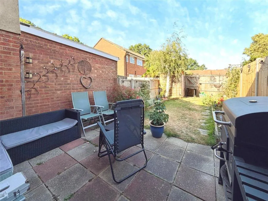 Tanglewood Close, Uxbridge, UB10, photo 9