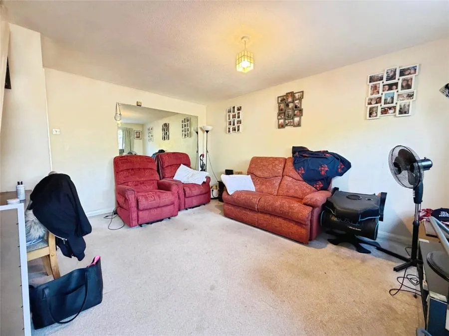 Tanglewood Close, Uxbridge, UB10, photo 2