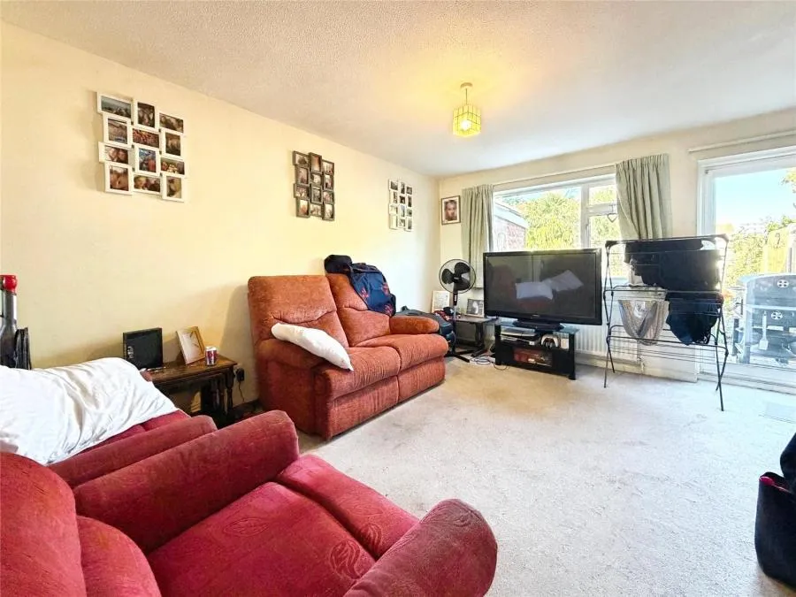 Tanglewood Close, Uxbridge, UB10, photo 6