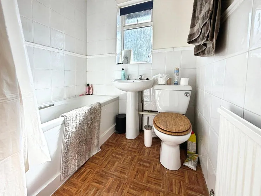 Tanglewood Close, Uxbridge, UB10, photo 8