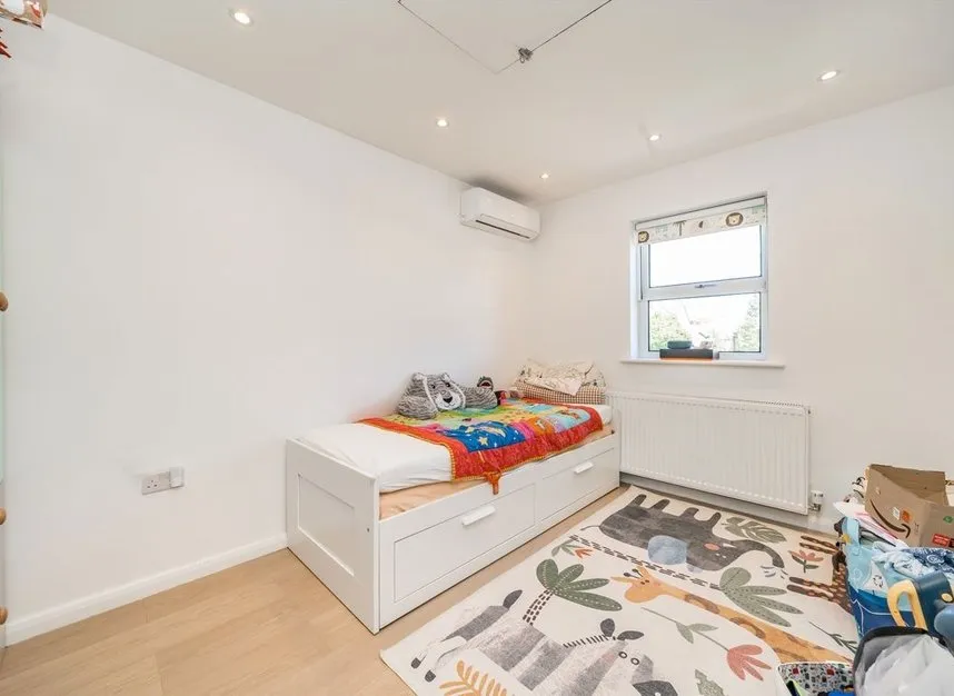 Swaledale Close, New Southgate, N11, photo 5