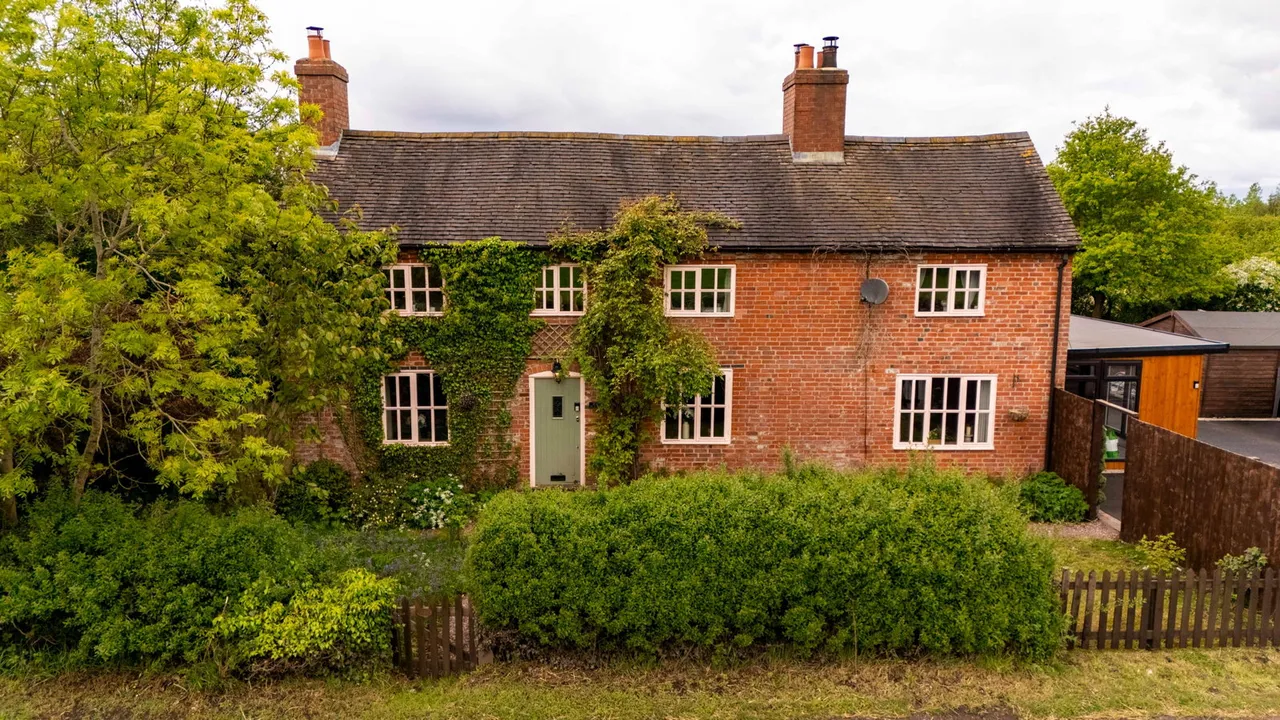 Mount Pleasant, Uttoxeter Road, Blithbury, Rugeley, WS15, photo 3