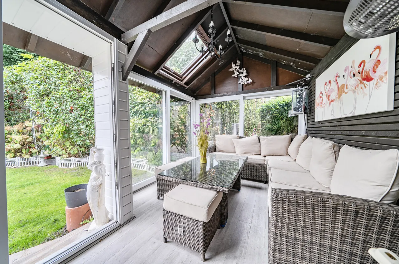 Hawkswood Avenue, Frimley, Camberley, Surrey, GU16 8LH, photo 9