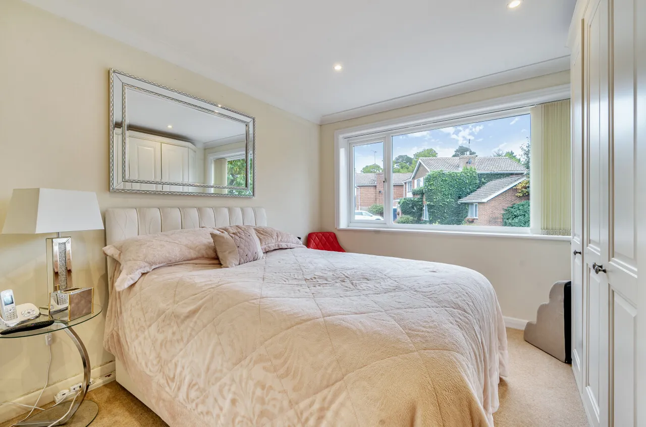 Hawkswood Avenue, Frimley, Camberley, Surrey, GU16 8LH, photo 7