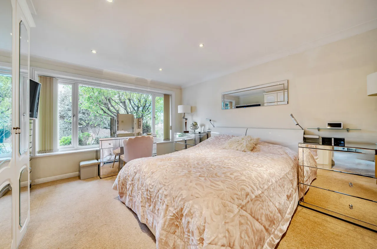 Hawkswood Avenue, Frimley, Camberley, Surrey, GU16 8LH, photo 5