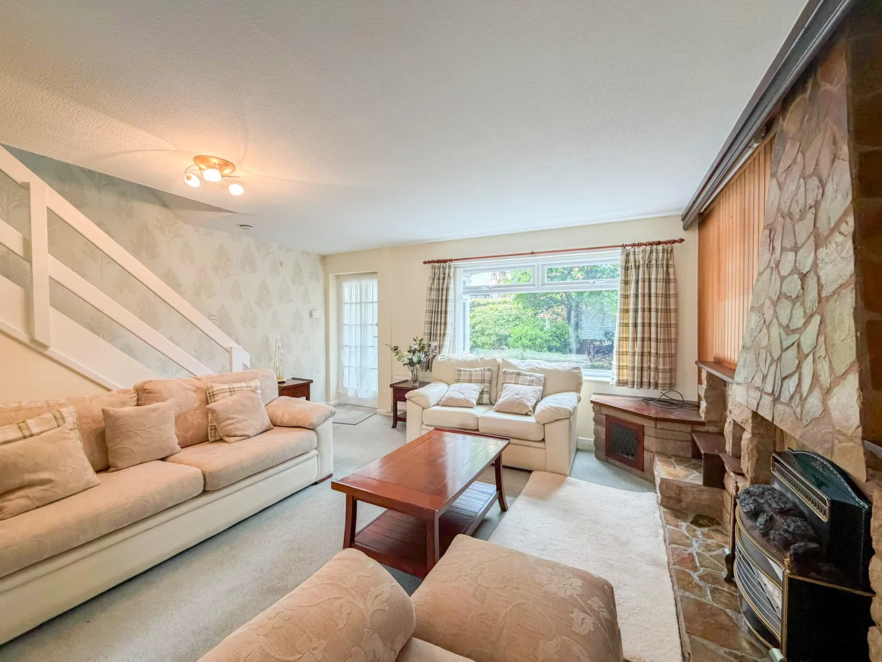 Walshaw Road, Walshaw, Bury, BL8 1PY, photo 2