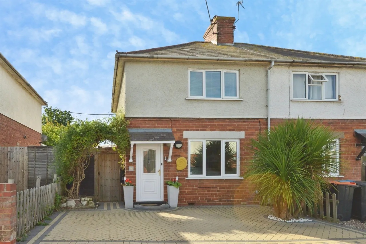 3 bed house for sale — Stanton Avenue, Bradville, Milton Keynes