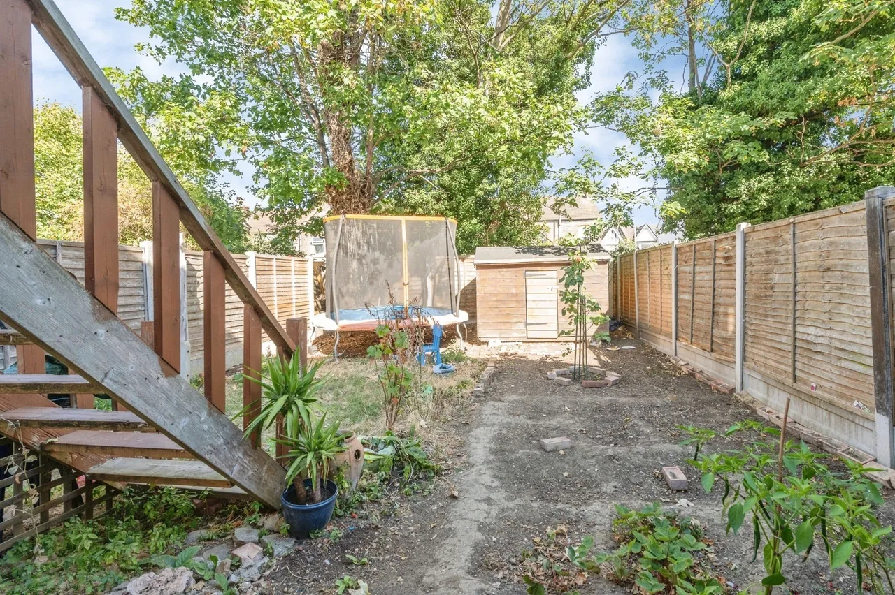 Brightwell Avenue, Westcliff-on-Sea, Essex, SS0, photo 3