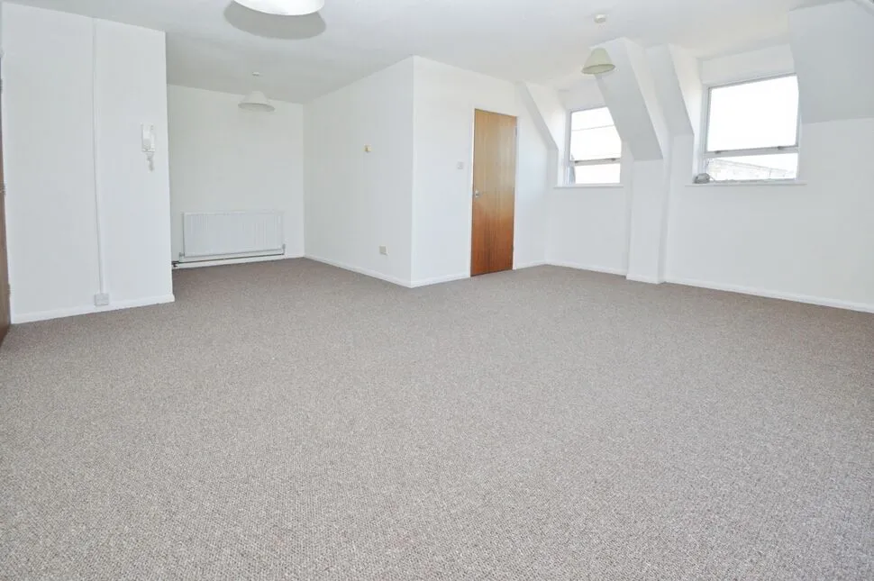 High Street, Whitton, Twickenham, TW2, photo 3