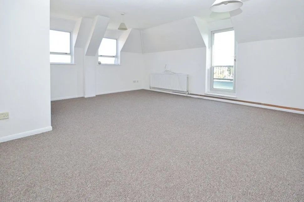 High Street, Whitton, Twickenham, TW2, photo 2