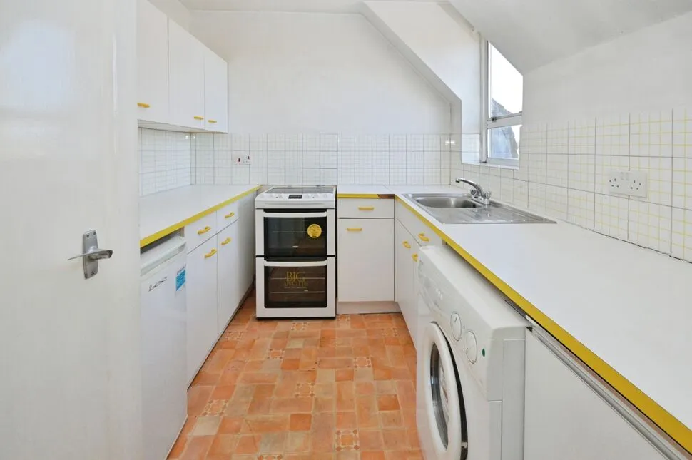 High Street, Whitton, Twickenham, TW2, photo 8