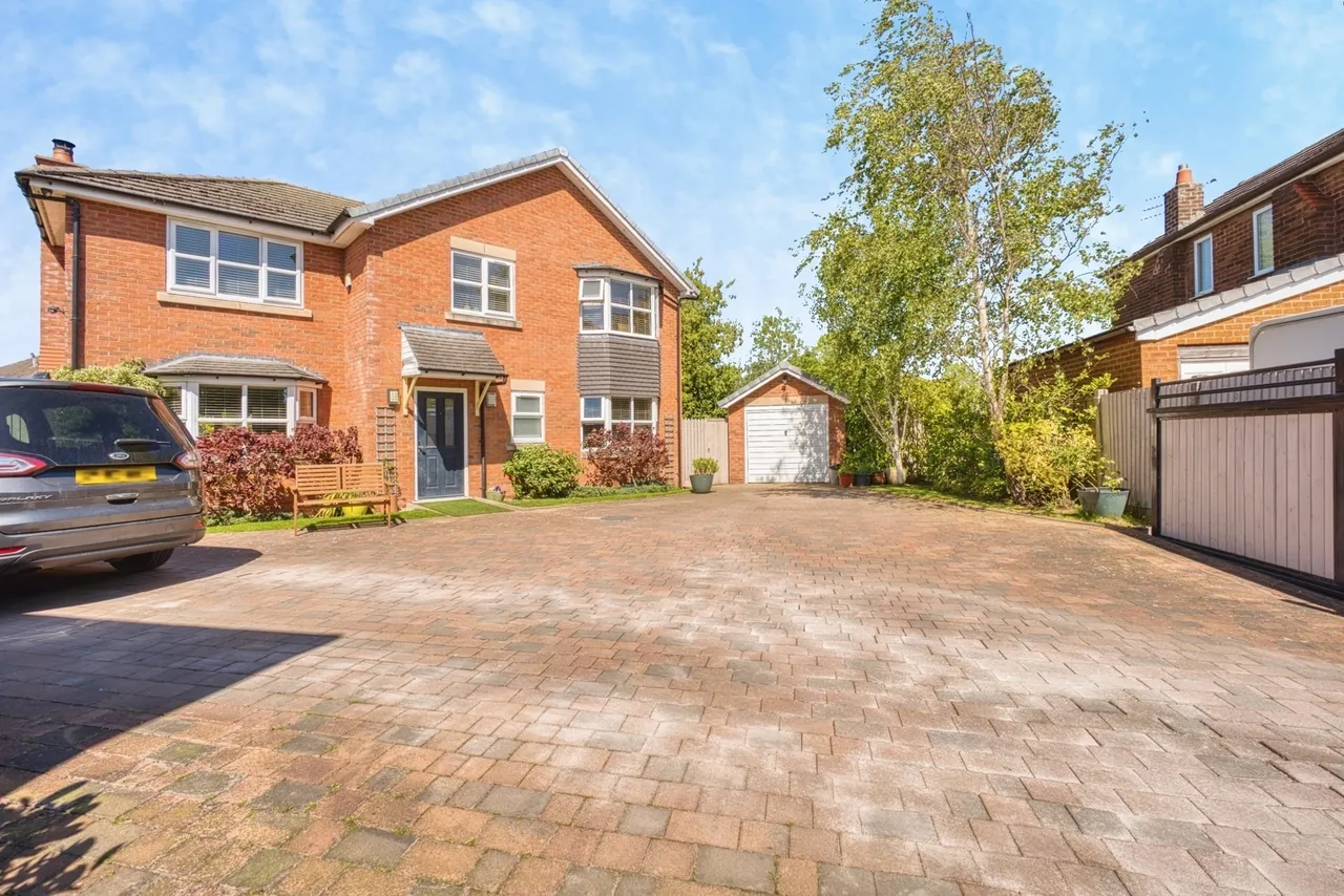 5 bed house for sale — Gresty Avenue, MANCHESTER, Lancashire, M22