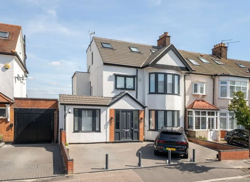 4 bed house to rent — Warren Road, Wanstead, E11