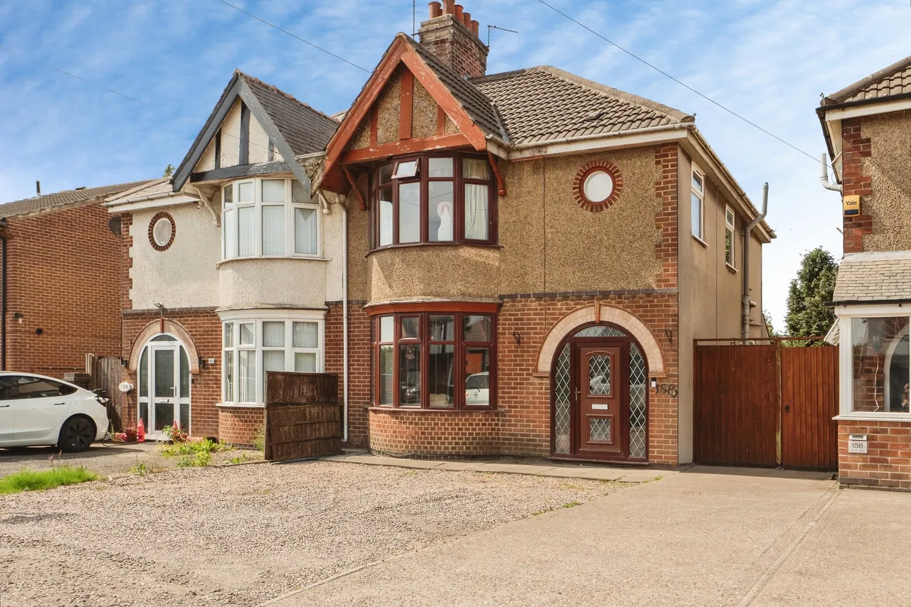 3 bed house for sale — Bardon Road, Coalville