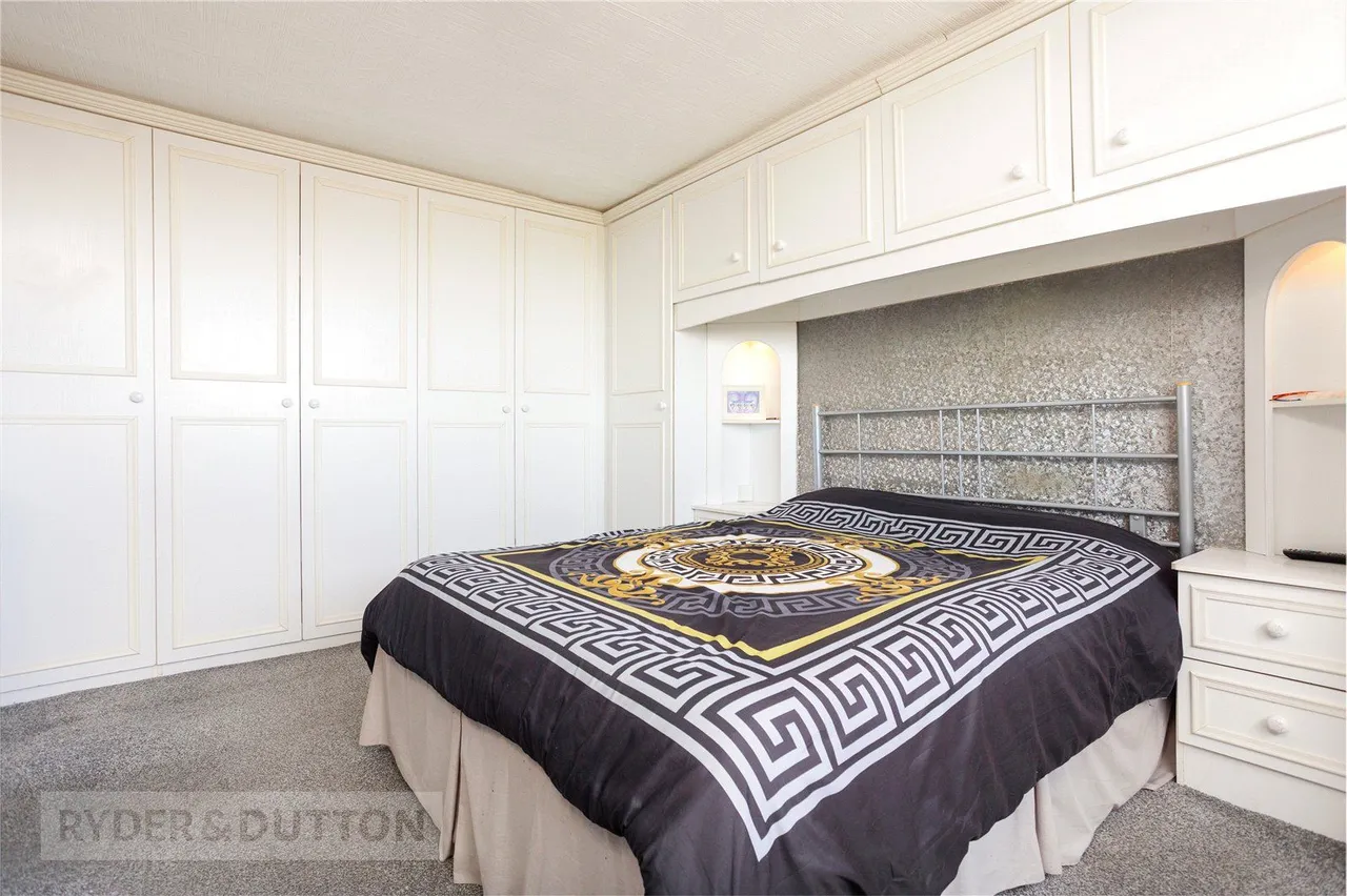 Den Hill Drive, Springhead, OL4, photo 12
