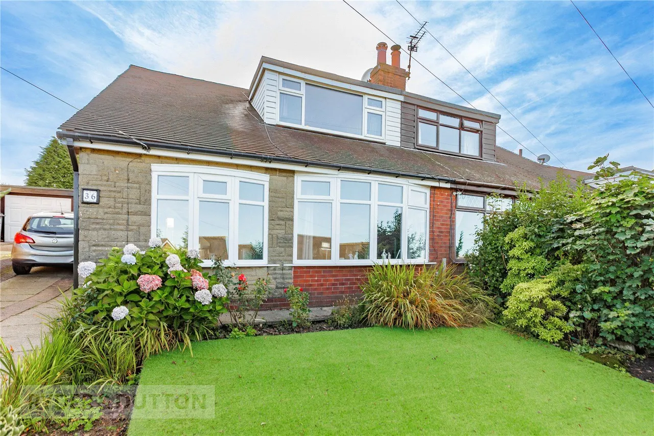 3 bed house for sale, Den Hill Drive, Springhead, OL4
