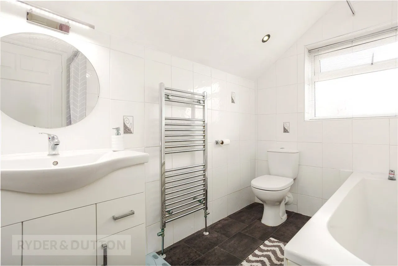 Den Hill Drive, Springhead, OL4, photo 13