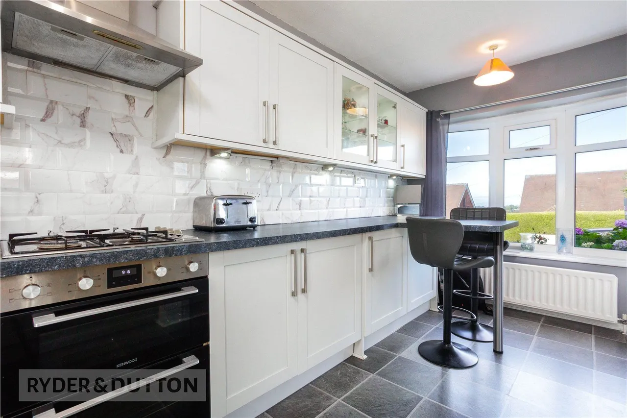Den Hill Drive, Springhead, OL4, photo 7