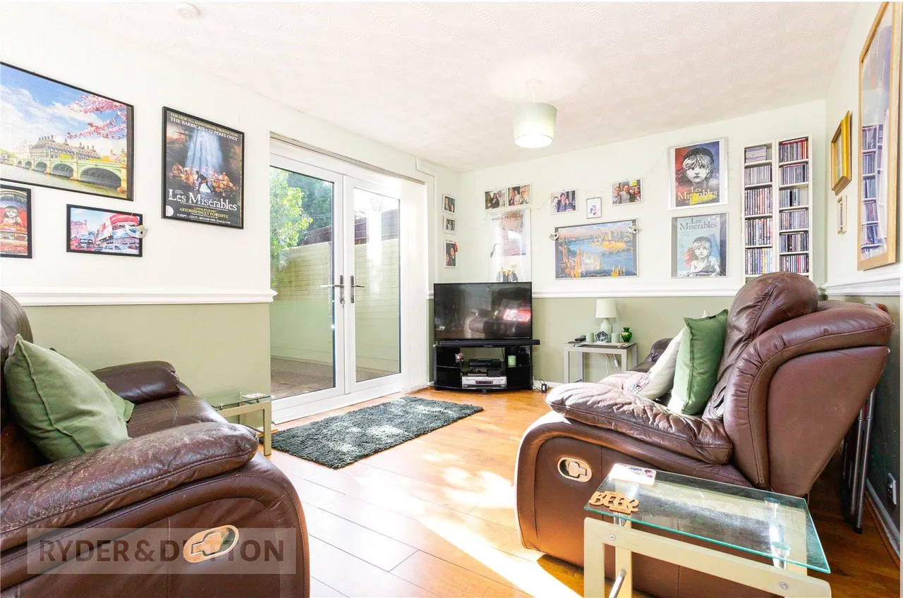 Den Hill Drive, Springhead, OL4, photo 9