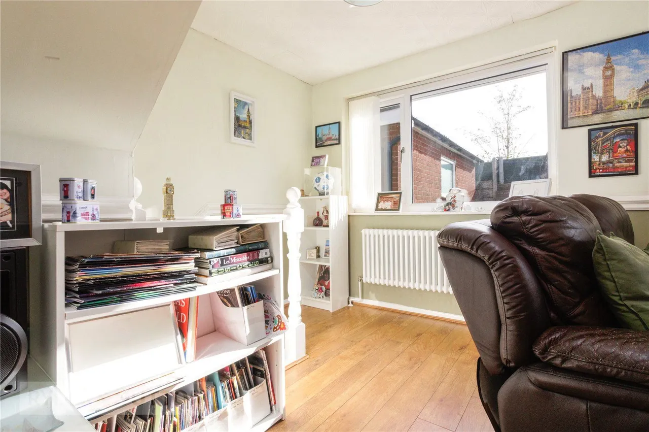 Den Hill Drive, Springhead, OL4, photo 10