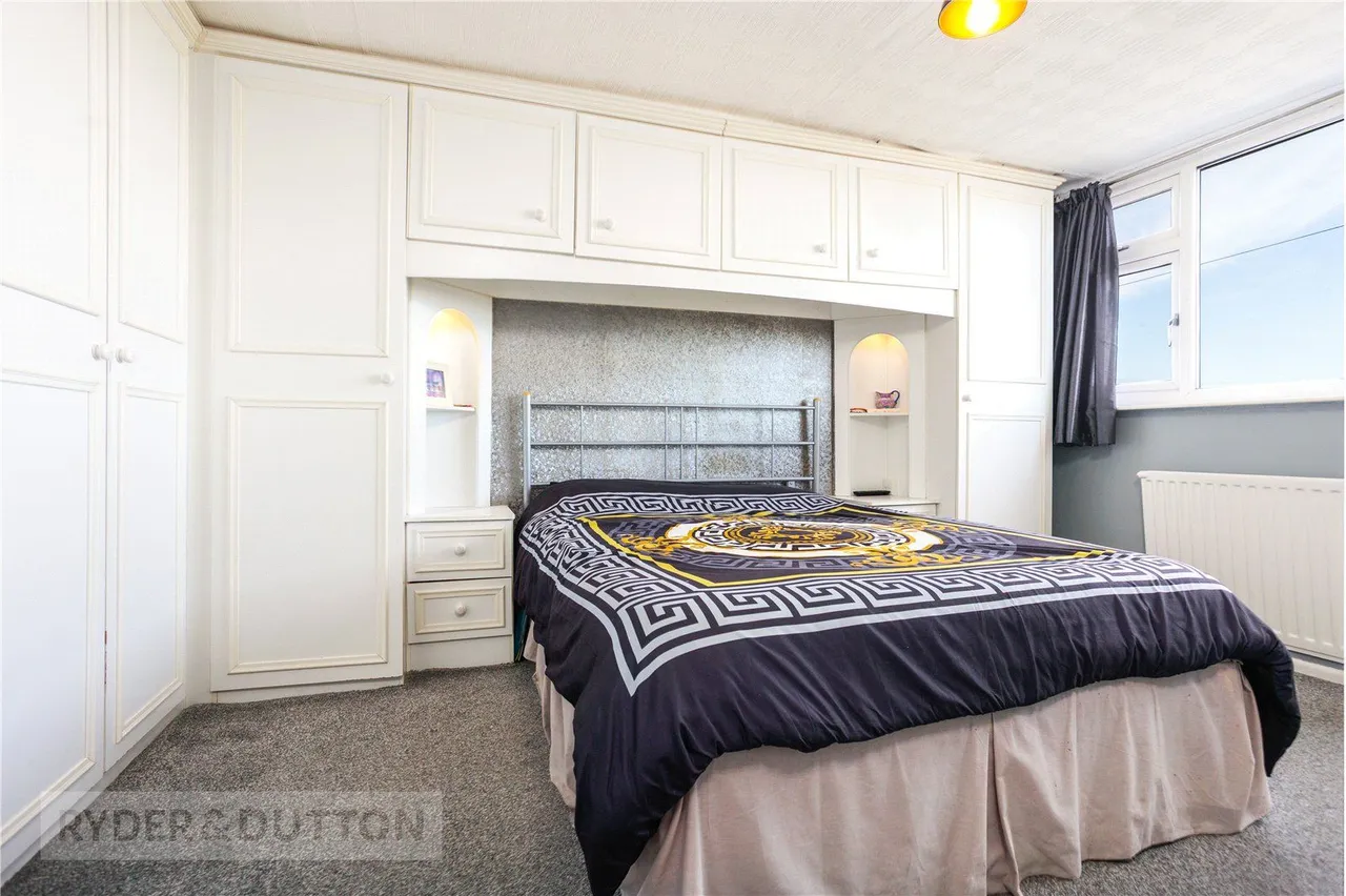 Den Hill Drive, Springhead, OL4, photo 11