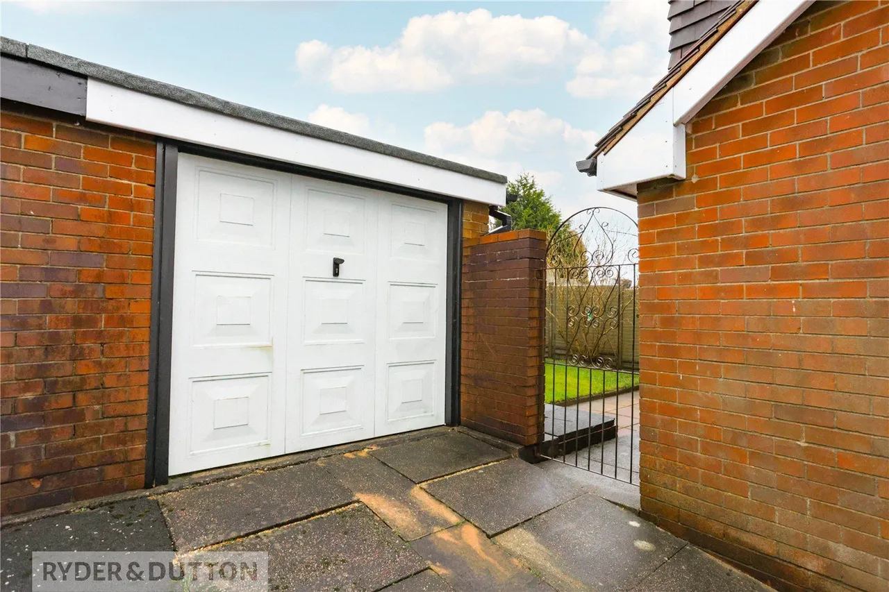 Den Hill Drive, Springhead, OL4, photo 17