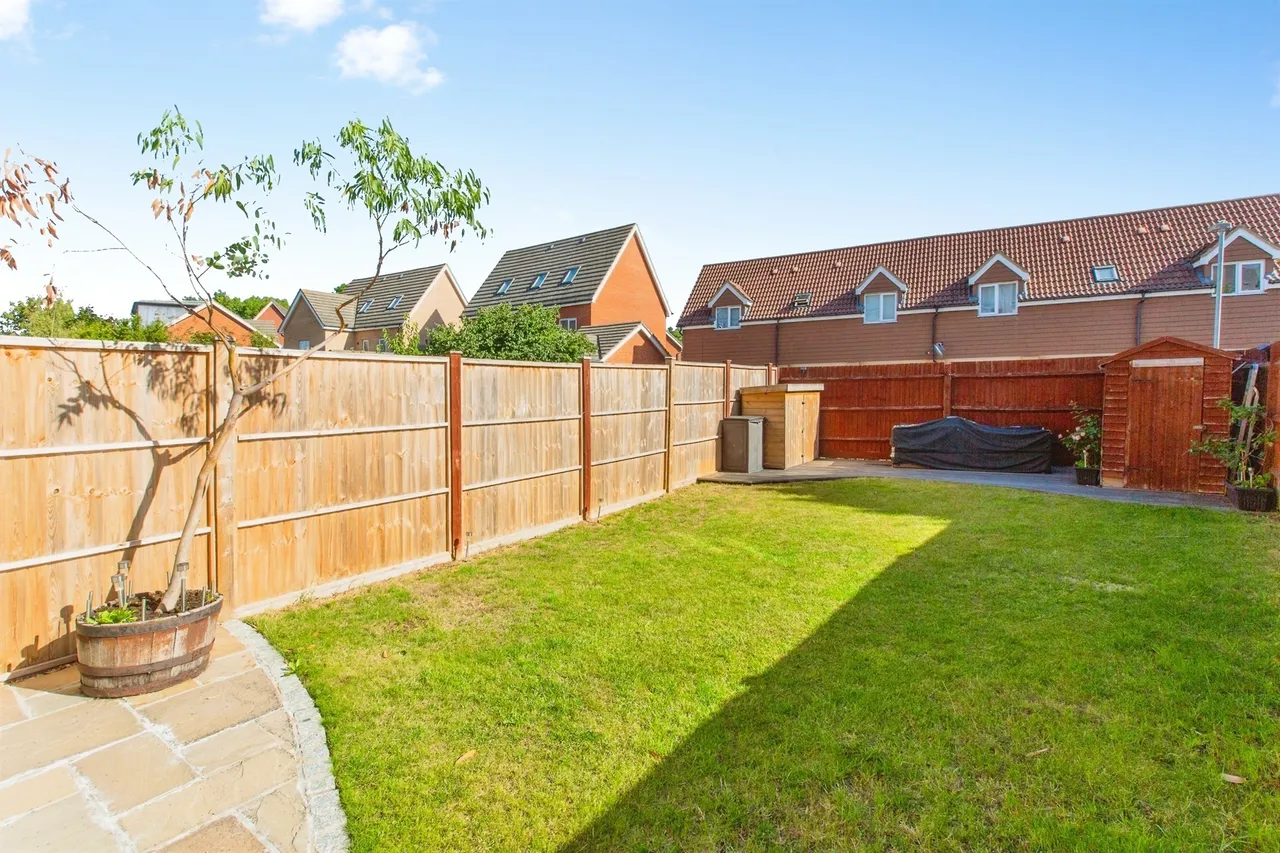 Lancaster Gate, Upper Cambourne, CB23, photo 4