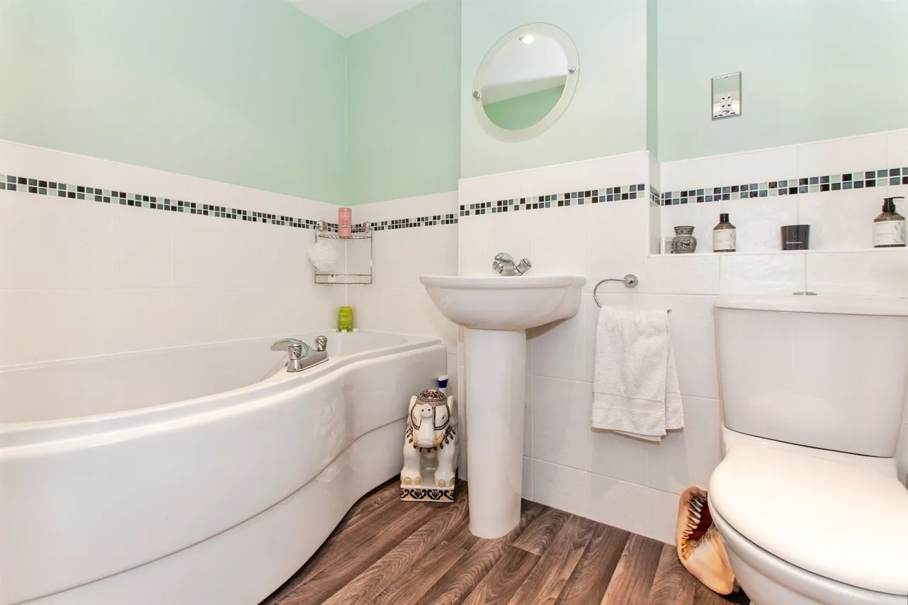 Lancaster Gate, Upper Cambourne, CB23, photo 8