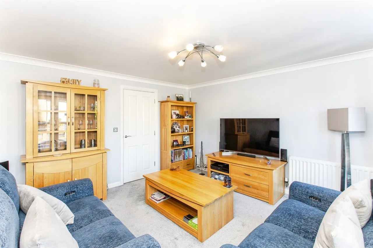 Lancaster Gate, Upper Cambourne, CB23, photo 7