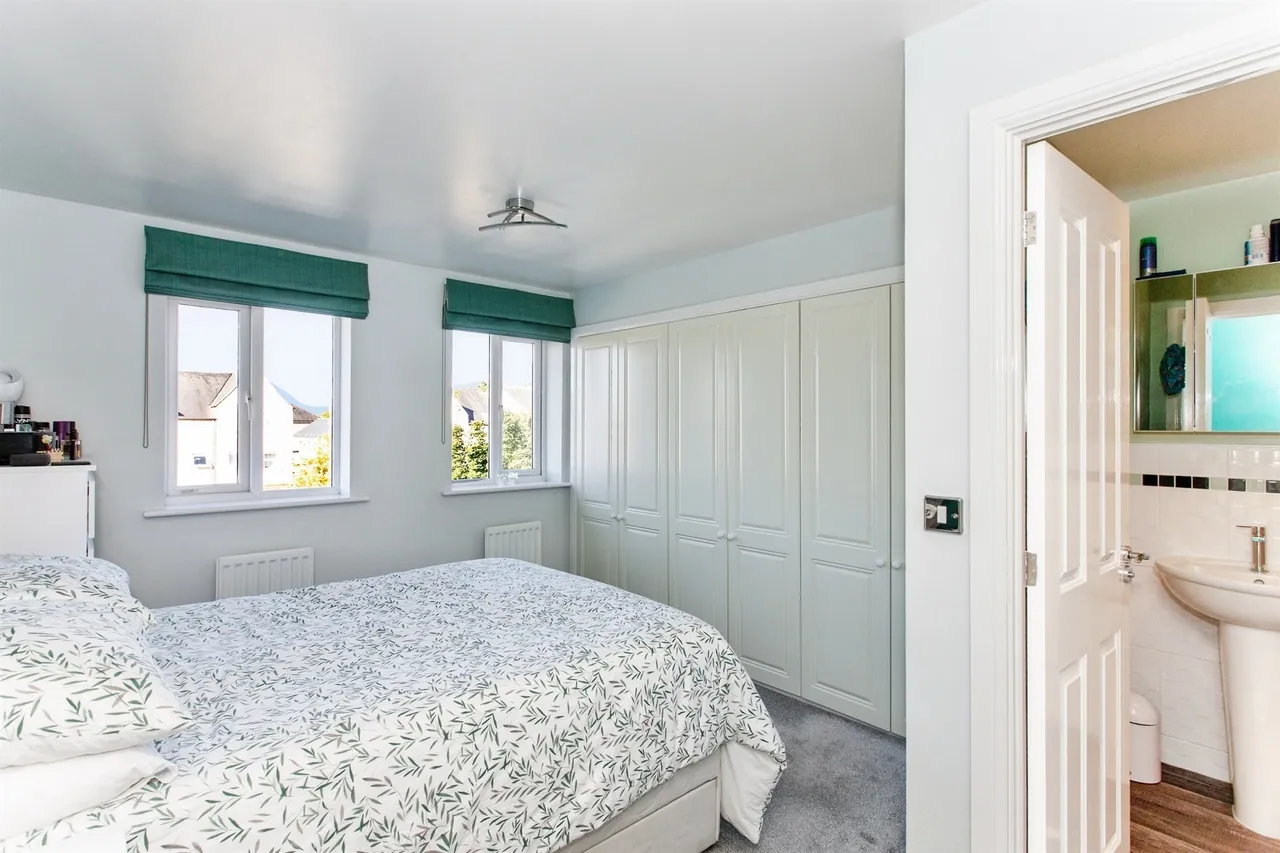 Lancaster Gate, Upper Cambourne, CB23, photo 9