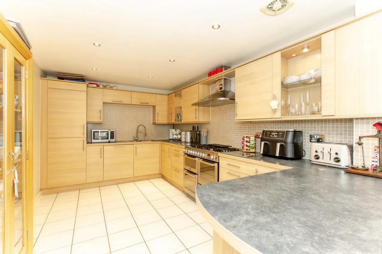 Lancaster Gate, Upper Cambourne, CB23, photo 5