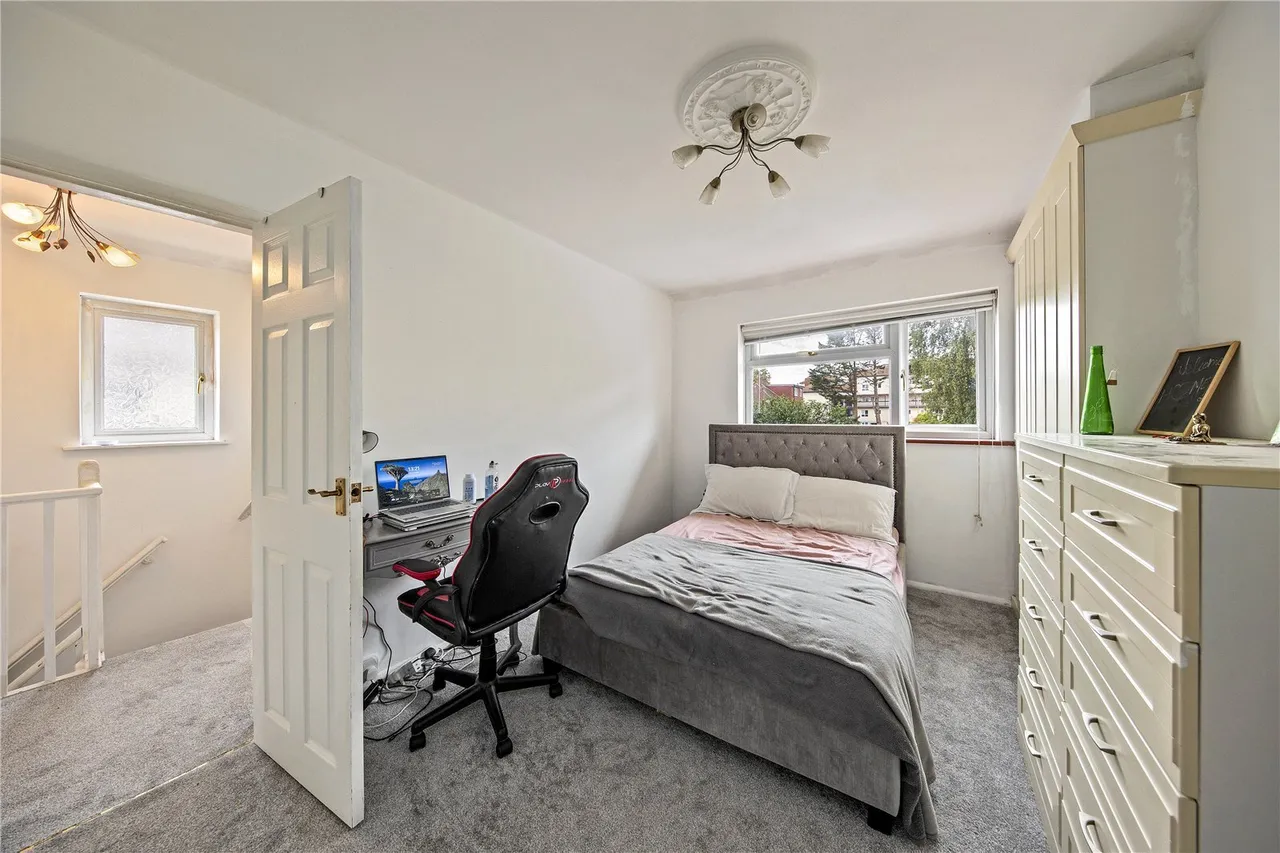Grove Crescent, Feltham, TW13, photo 13