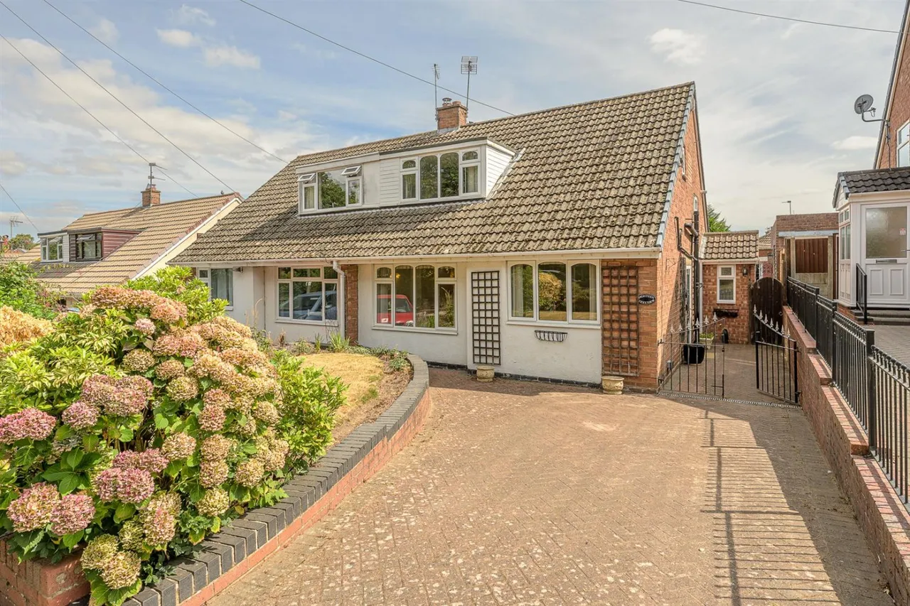 3 bed house for sale, Clent View Road, Norton, DY8