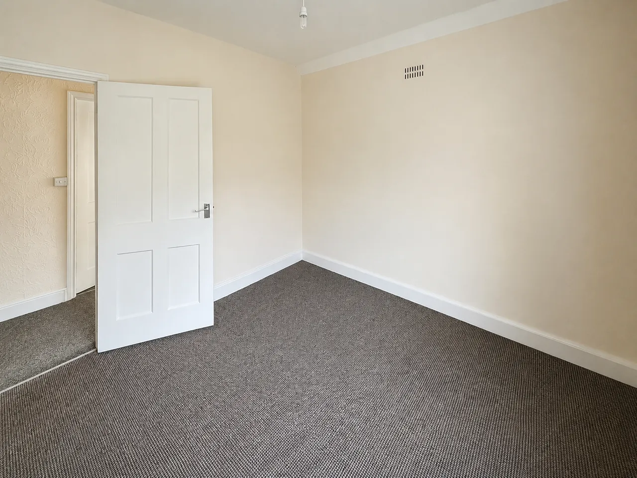 Grove Road, Clydach, SA6, photo 16