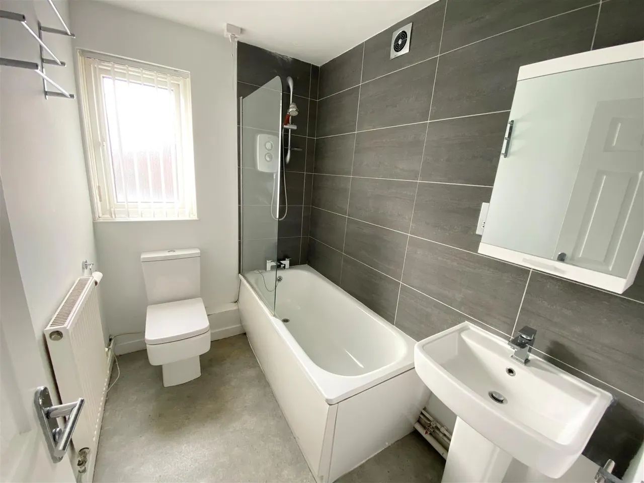 Francine Close, Liverpool, L3, photo 10