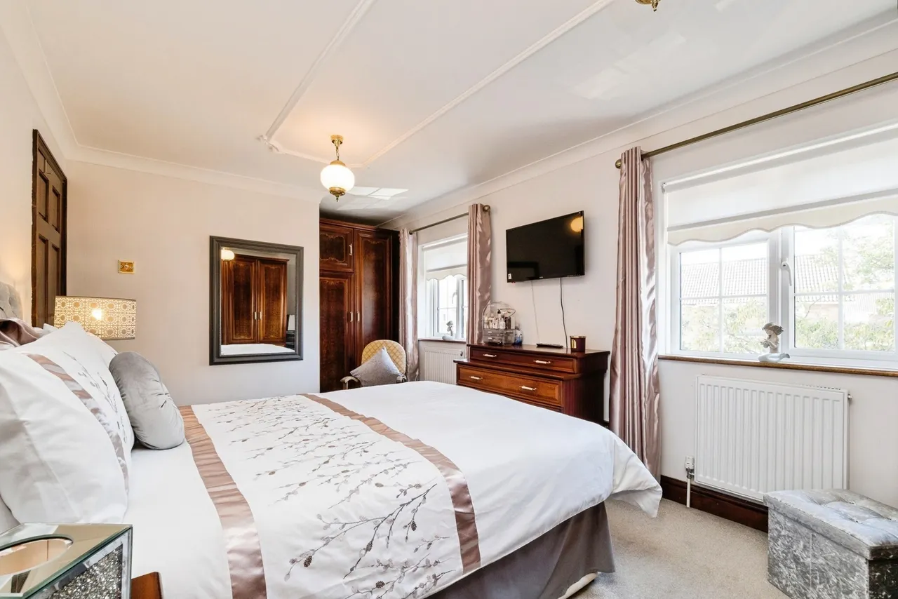 Deere Avenue, Rainham, RM13, photo 14
