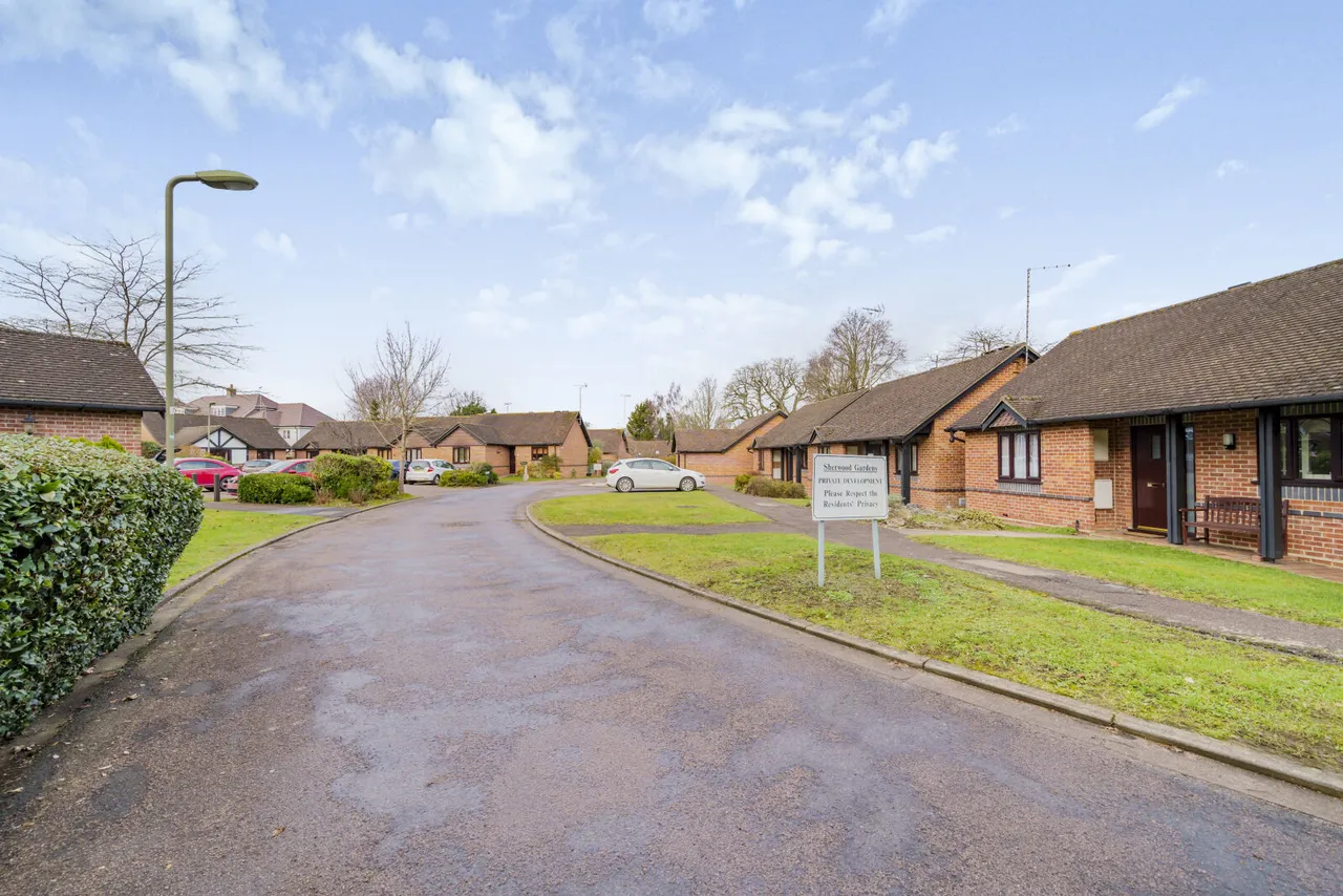 Sherwood Gardens, Henley-on-Thames, RG9, photo 13