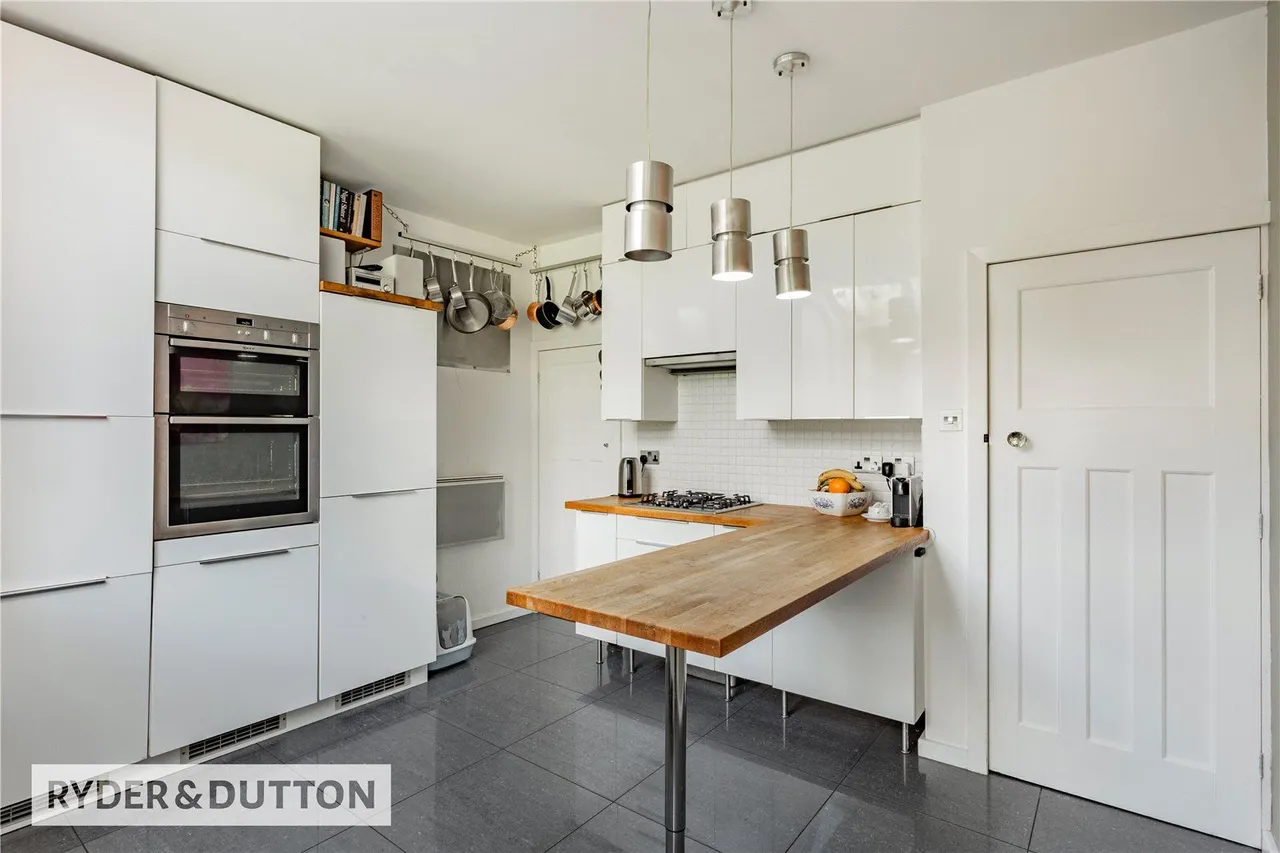 Oldham Road, Thornham, OL16, photo 11