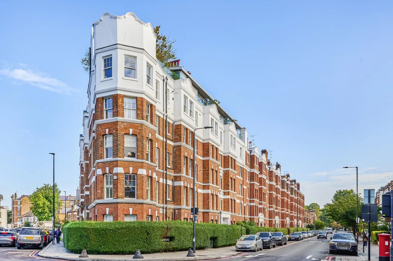3 bed flat for sale — Cambridge Road Battersea, London SW11 4RX